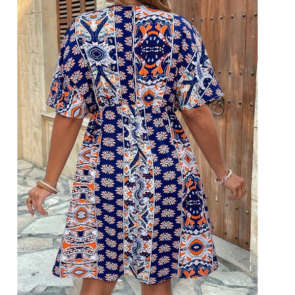 Plus Floral Print V neck Kimono Sleeve Mini Dress - Picture 4 of 4